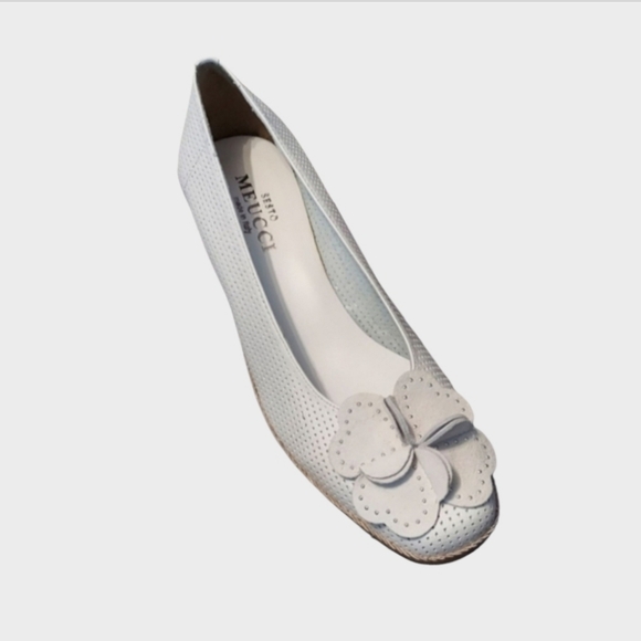 NWT Sesto Meucci White Nappa Mel Wedges with Flower ~8 1/2 N